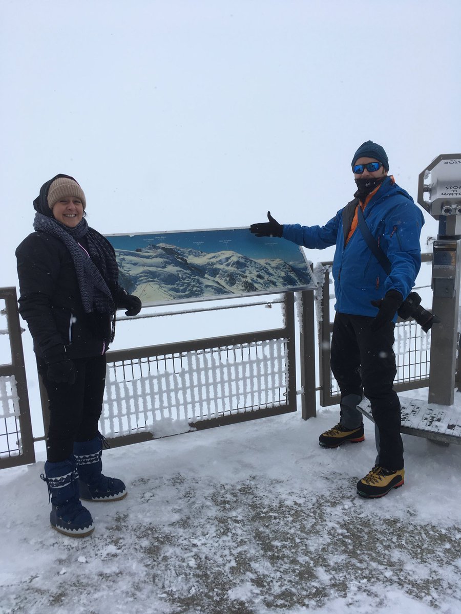 SavoieMontBlanc's tweet photo. Version grand blanc hier à l'Aiguille du Midi et au #Pasdanslevide avec @sudpresse et @echappeBelge avant de découvrir @Chamonix_France ❄️❄️😍 https://t.co/3GQlbu3cWD