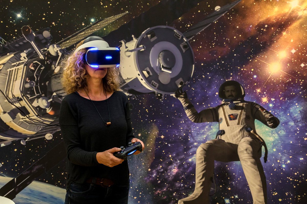 ZeppelinMuseum's tweet photo. Manchmal darf man sich einfach über Erfolg freuen, oder? Danke @Schwaebische für den schönen Bericht!
https://t.co/k77UfFZWcO #zeppelinmuseum #virtualreality #maxackermann #bodensee #friedrichshafen #museum #Ausstellung https://t.co/oUP2F9UqIK