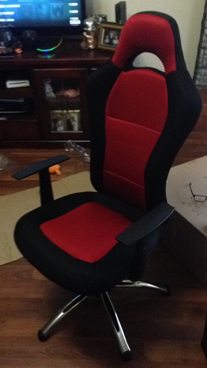 danielloechel35's tweet photo. Got a new comfy chair for sim racing! Red helps me go faster right?! ๐ #redhotgo #VASC https://t.co/5AfyG37BNF