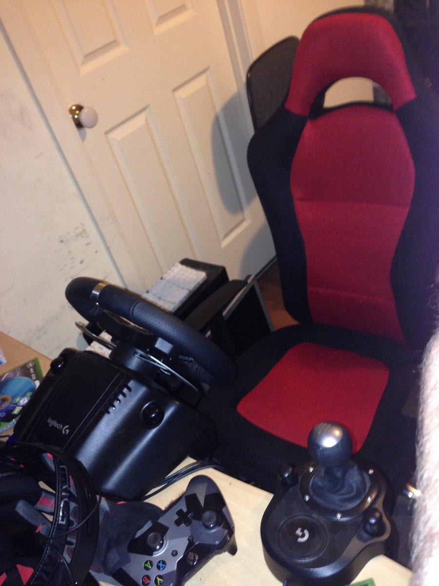 danielloechel35's tweet photo. Got a new comfy chair for sim racing! Red helps me go faster right?! ๐ #redhotgo #VASC https://t.co/5AfyG37BNF