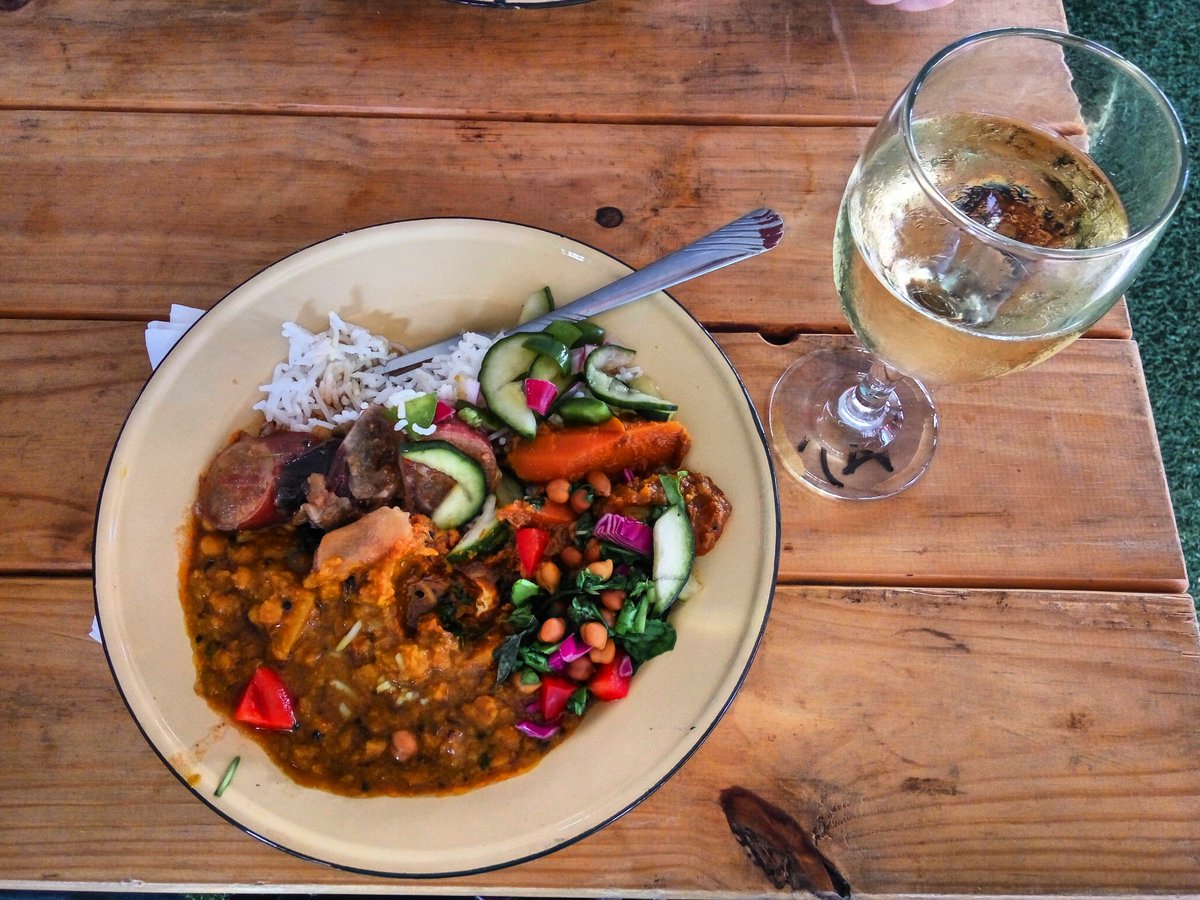 Vegan curry &amp; wine ❤ #vegan #capetown #summer
