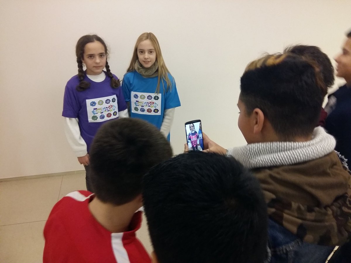 CTICSmartKids's tweet photo. Nueva #VisitaalaMilladelConocimiento desde el CP Jovellanos. El grupo de 6°B se ha iniciado en la programación y han experimentado con algunas de las tecnologías más novedosas en @fundacionctic. También han conocido @beoneapps de la mano de César Lorenzo https://t.co/B84WNmmlDD