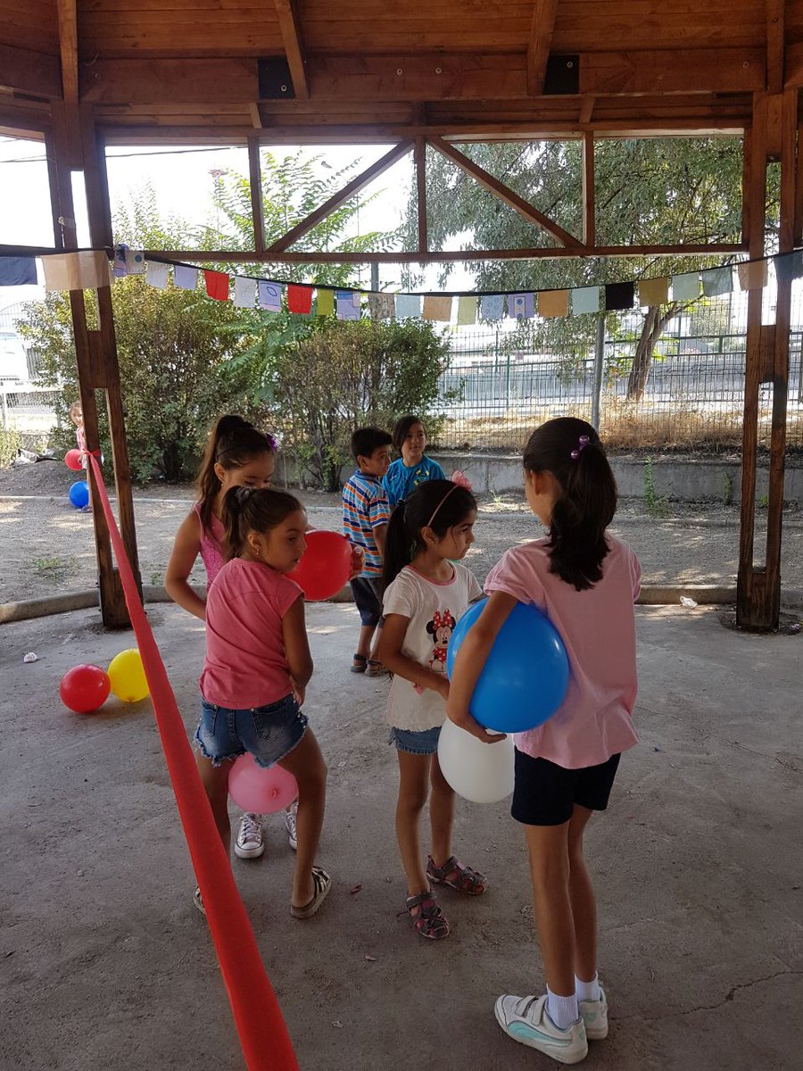 FunfasRecoleta's tweet photo. Buenos días! Partimos esta calurosa mañana en nuestras Colonias de Verano junto al taller de Zumba Kids ☉🌝🌞💃👫@funfamilias @tererey3 @ndelpiano https://t.co/8Ffcj2J6wV