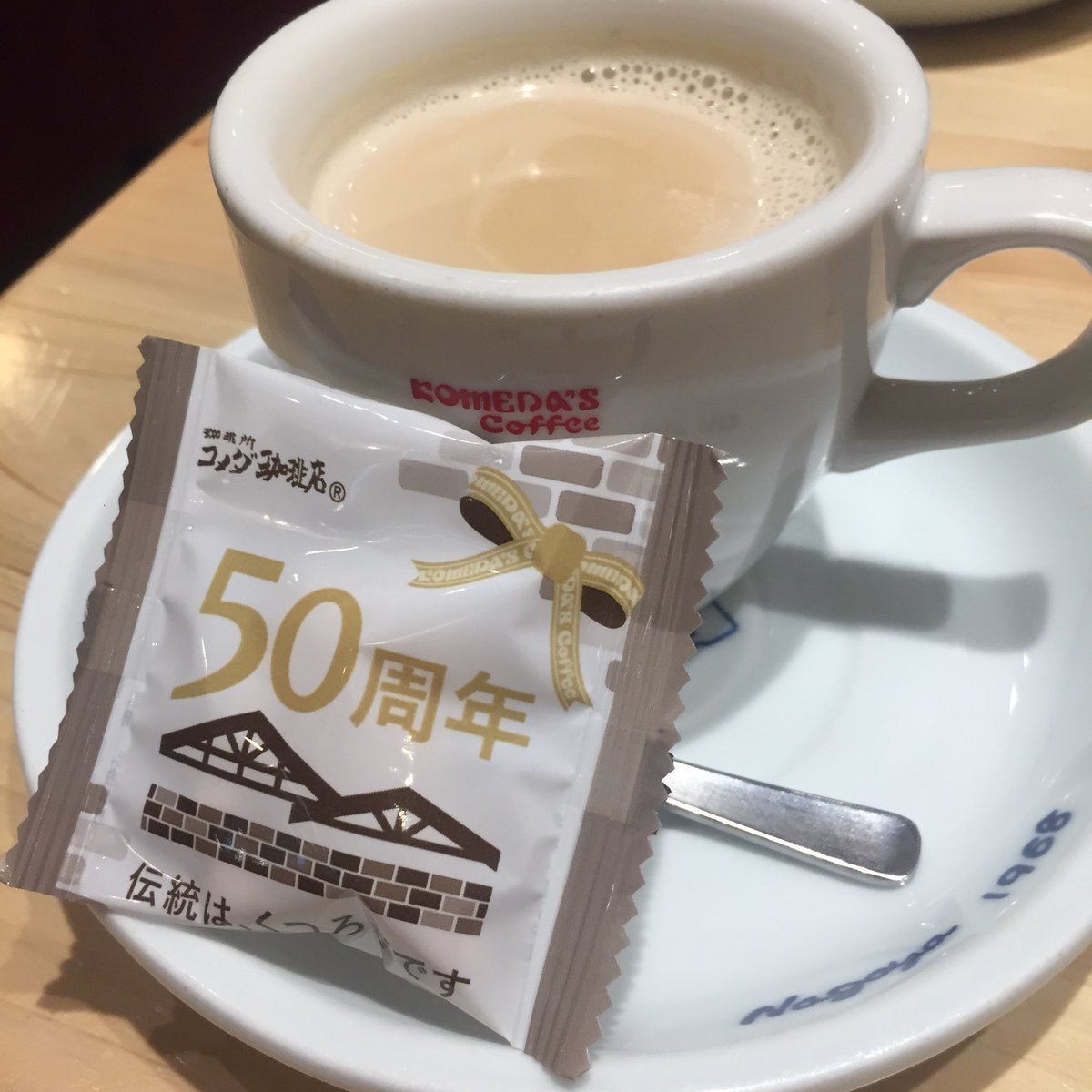 PzVqx's tweet photo. 寒い、寒いぞ😵❄️
霰がちょいと降ってました。

こんな日は、コメダ珈琲でゆっくりと。50周年なんですね。

#コメダ珈琲 https://t.co/XJskJR02N6