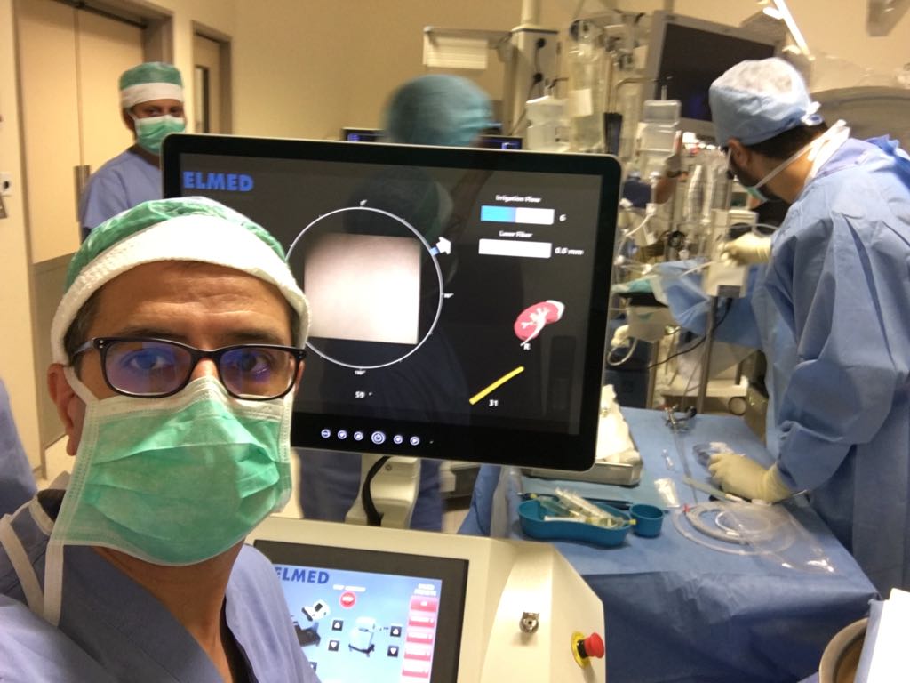 askabakci's tweet photo. Dr. Tokatli is ready for robotic assisted flexible ureteroscopy with Avicenna Roboflex in Symposium on Urolithiasis in Al-Wakra Hospital. https://t.co/wSI8mlHA0v