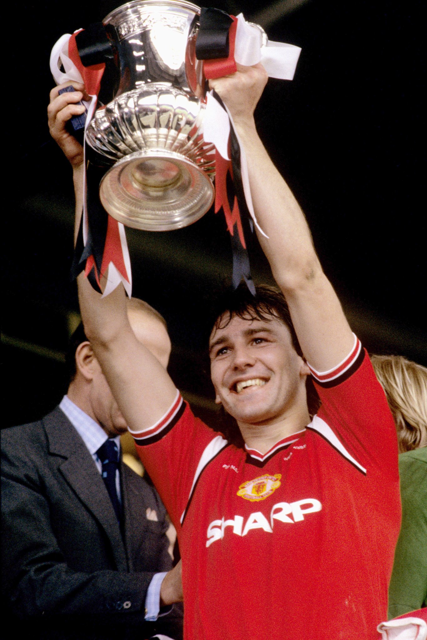   Happy 61st Birthday to Man Utd an England legend Bryan Robson... 