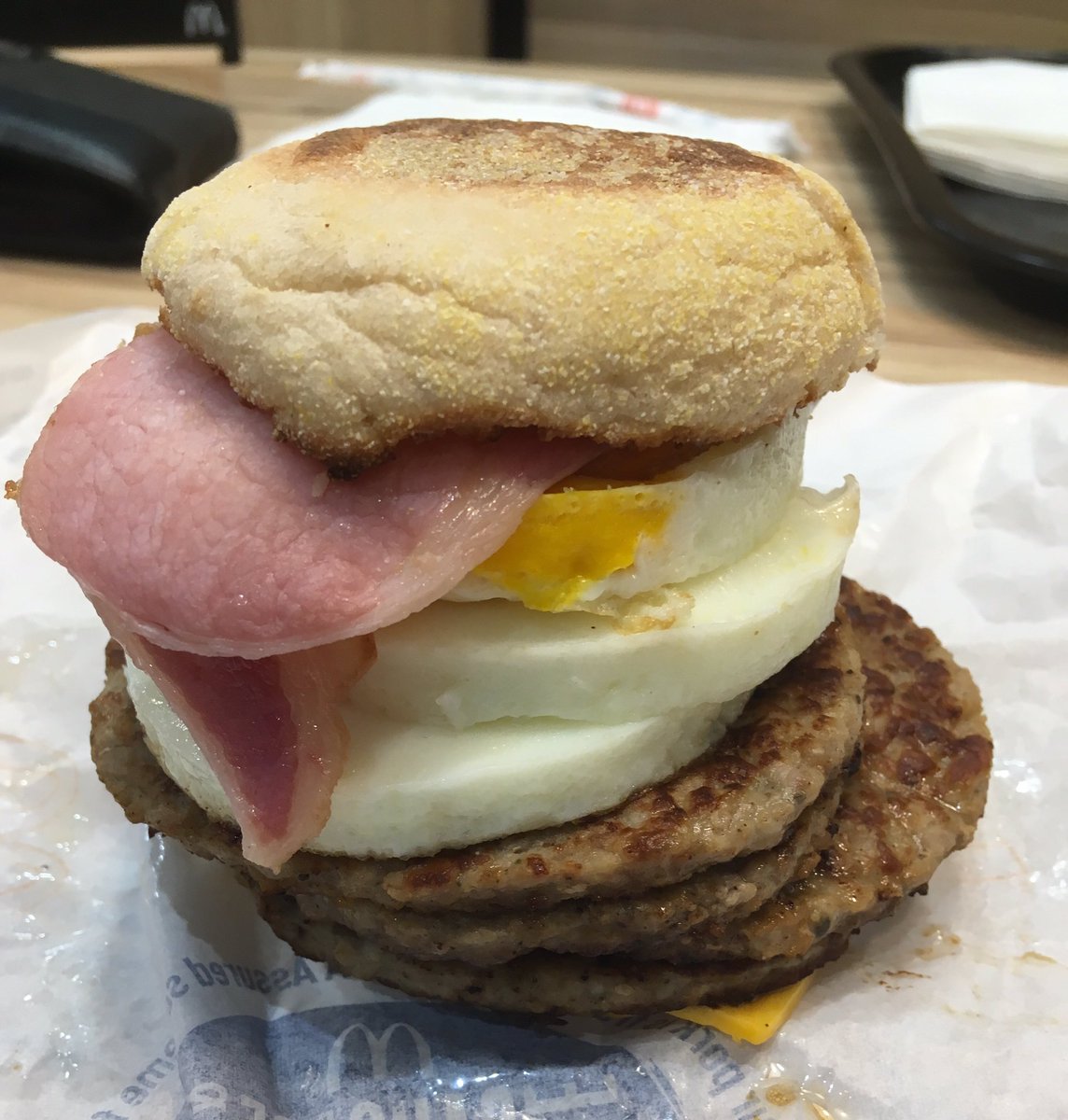 DanielLonghurst's tweet photo. So I found out you can do this at McDonalds Lakeside. Good part of having Cystic Fibrosis is I don't have to watch the calories 😅🤑 @McDonaldsUK @McDonalds @intuLakeside #MegaMuffin #YouOnlyLiveOnce #CFLife @cftrust https://t.co/gntdOXK7bu