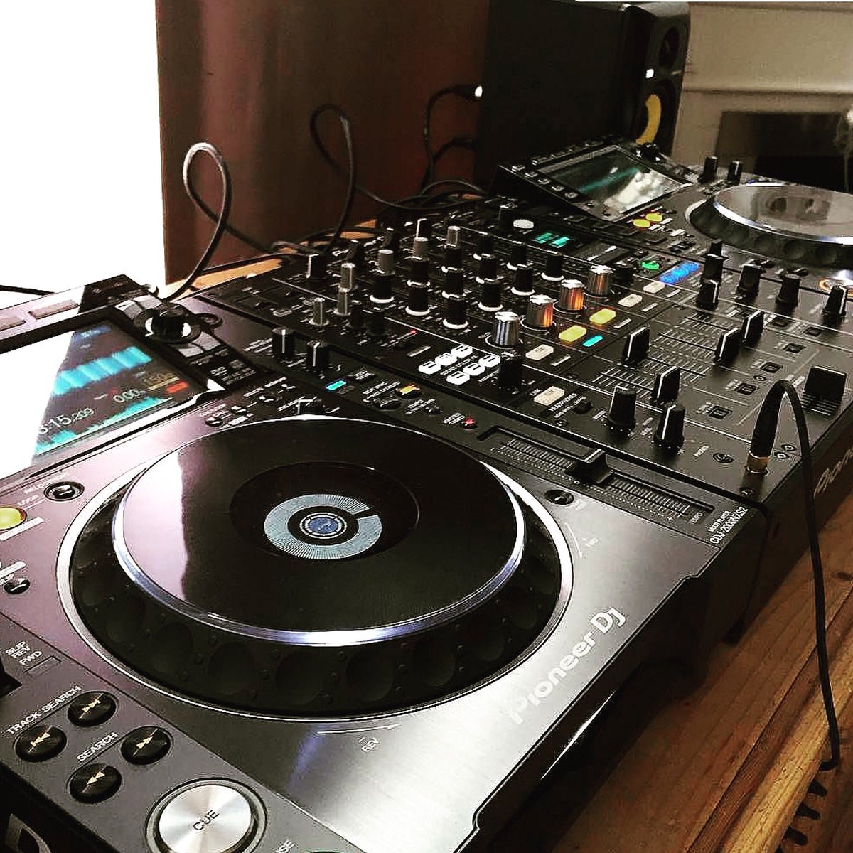 Become a pro with the best Dj equipment🎧 check the best DJ and home recording studio equipment globaldjsguide.com  #techno #deephouse #progressivehouse #edm #mixing #djheadphones #djmixer #traktor #turntable #turntables #vinyl #nativeinstruments #dj #seratodj #pioneerdj