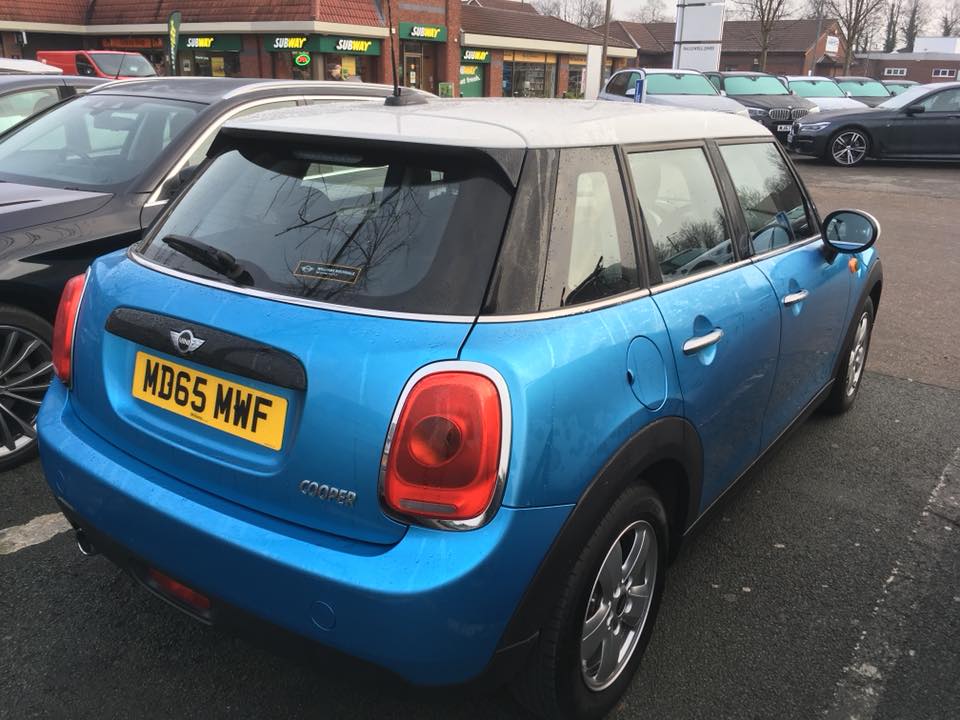 sellyourbmwmini's tweet photo. Viewed this lovely Mini Cooper 5dr at 8.45am....appraised,purchased/paid seller and dropped off at Halliwell Jones MINI Wilmslow within 1hr.....Contact the HJ Buying Team if you want a speedy, reliable and competitive service. #alwaysavailable#alwaysbuying #BMW #MINI #Chester https://t.co/gYYOy6elKc