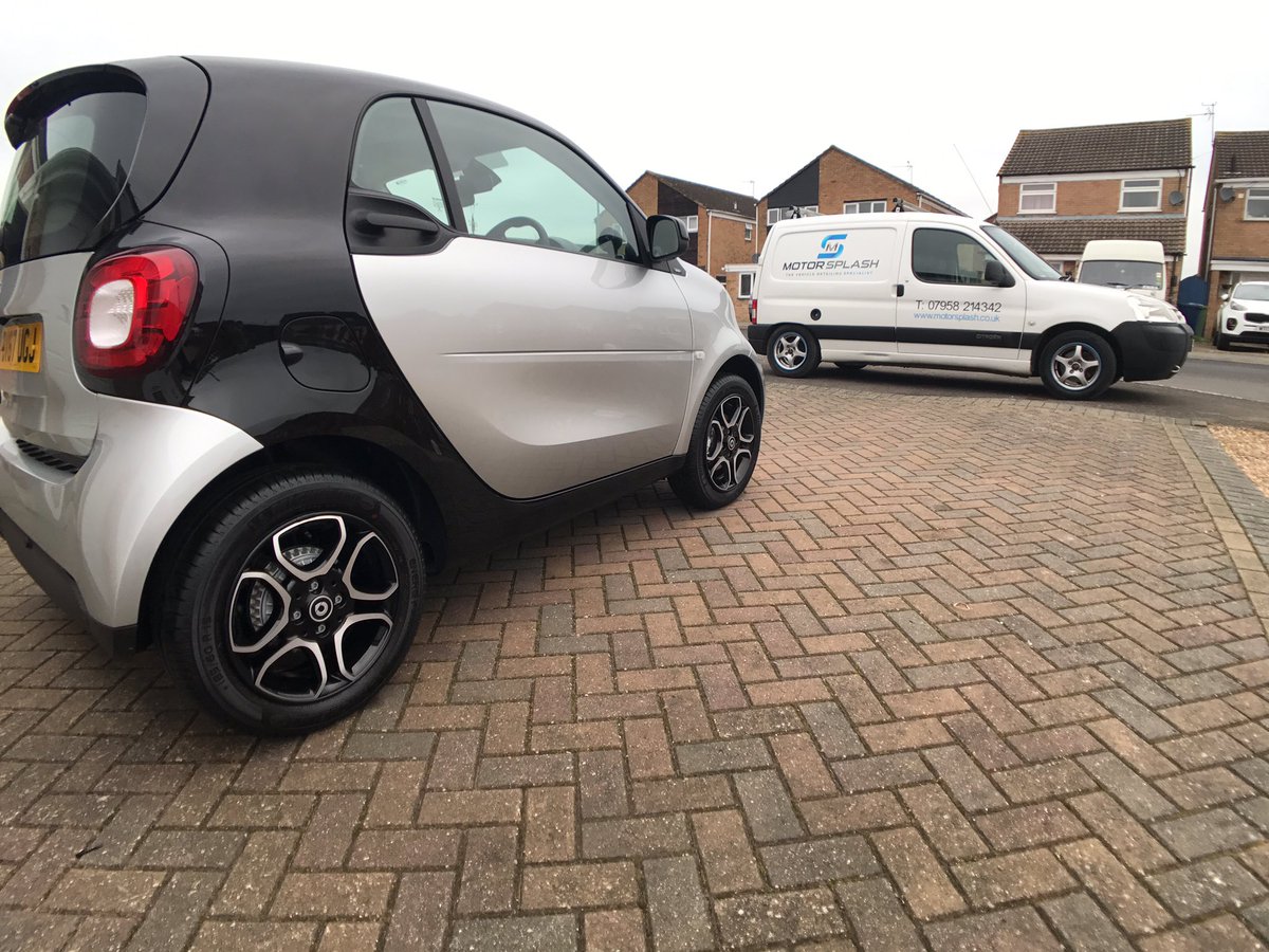 MotorSplash_'s tweet image. Smart car in for a set of Exclusive black Alloygators. Protecting the new cars wheels! #Gloucester #Alloygator #PVD #Smart #Exclusives