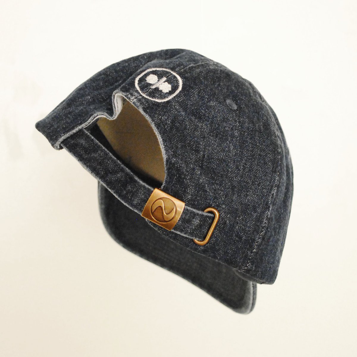 excube_news's tweet photo. #TABINARY『不明エラー』Denim Cap available ¥3,240(in Tax)
https://t.co/nAk6SFfBZC
全てが無に帰る恐怖の言葉『不明なエラー』某Ad●beのアレを大胆にサンプリング https://t.co/iAtyhqjENg