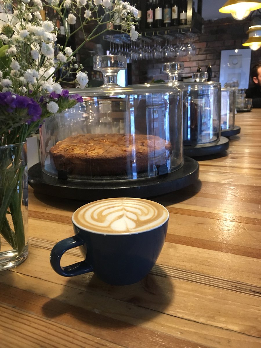 @HeartandGraft coffee and <a href="/BlawdCo/">Blawd co</a> cake fit for a sunny Thursday in January. ☀️❄️😊