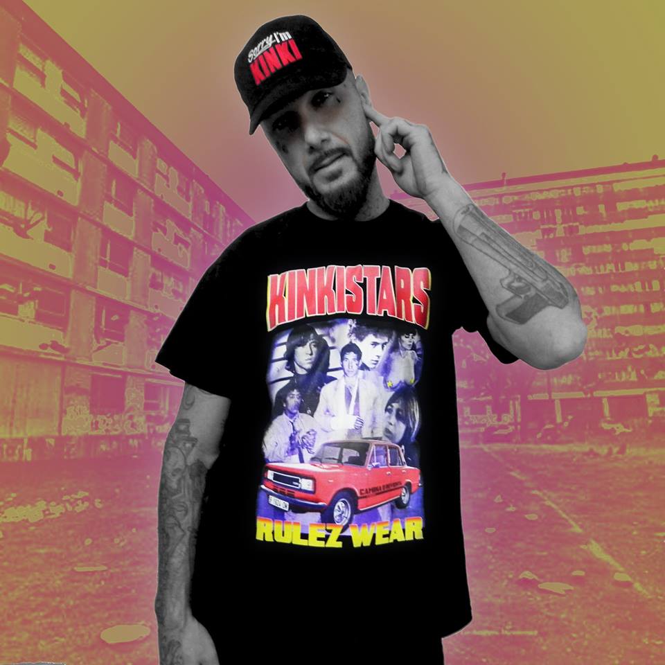 BestiarioShop's tweet photo. Es lo malo que tiene esta forma de viví frenética y sin raíces.La pasta se funde rápido. Vicio, más vicio...esto es un descontró. #Makinavaja
Camiseta KinkiStar disponible https://t.co/Ap4TJYfSyi
#rulez #drfli #bestiario #vallekas #kinki #bestiarioshop https://t.co/6NxDVRtPM0
