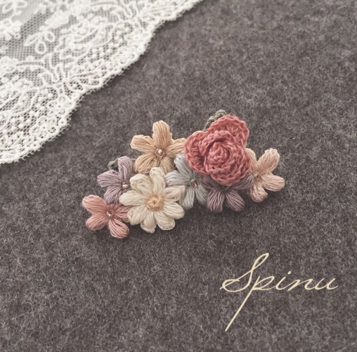 Spinu ふんわりレース編みアクセサリー على تويتر 素敵なタグがあったので 刺繍糸でお花を編んでアクセサリーを作っています あなたの花見せてください