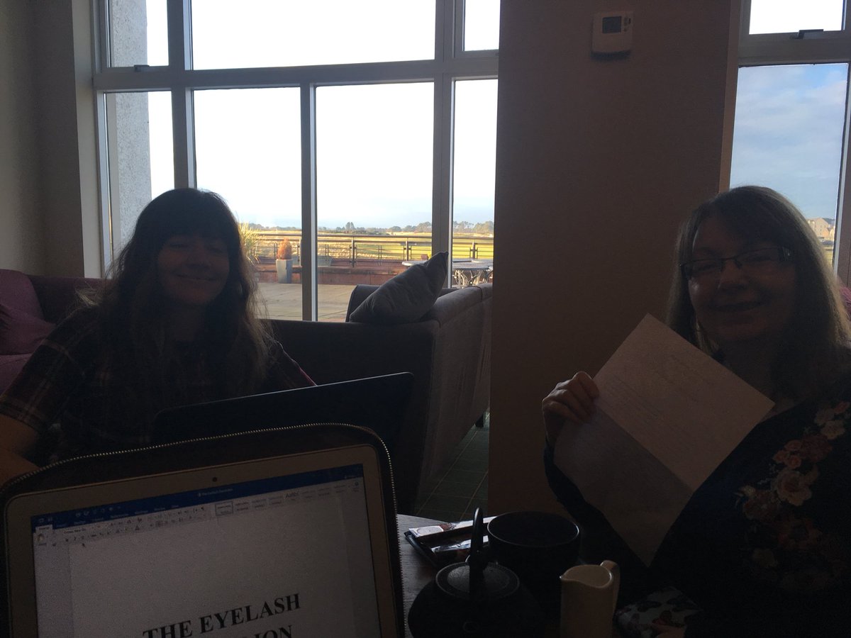 ELIZFRAT's tweet photo. Morning Thursday #WordSprinters - who’s up for our first #WordSprint of 2018? Starting in T-1... Ready, Steady, GO! @dawnsgeddes @22_ireland https://t.co/WWLAqXD2M5