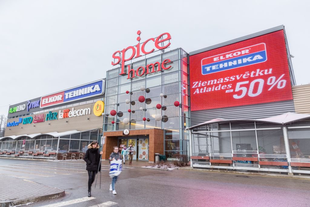 palamiled's tweet photo. Recently installed media screen made of PALAMI-MediaTUBE in Shopping Mall SPICE HOME (Riga, Latvia) shows excellent resolution videos in high brightness and perfectly highlights the architectural details of the building. https://t.co/yz3kek23H6