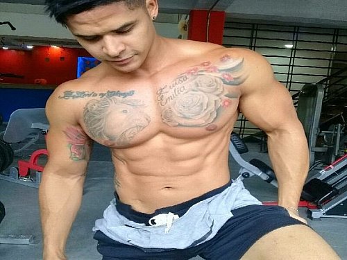 #Gaymuscle #live #musclecam - See Big and Thick Alex Demarco NAKED at https://t.co/zDbZsDyOz5! https://t