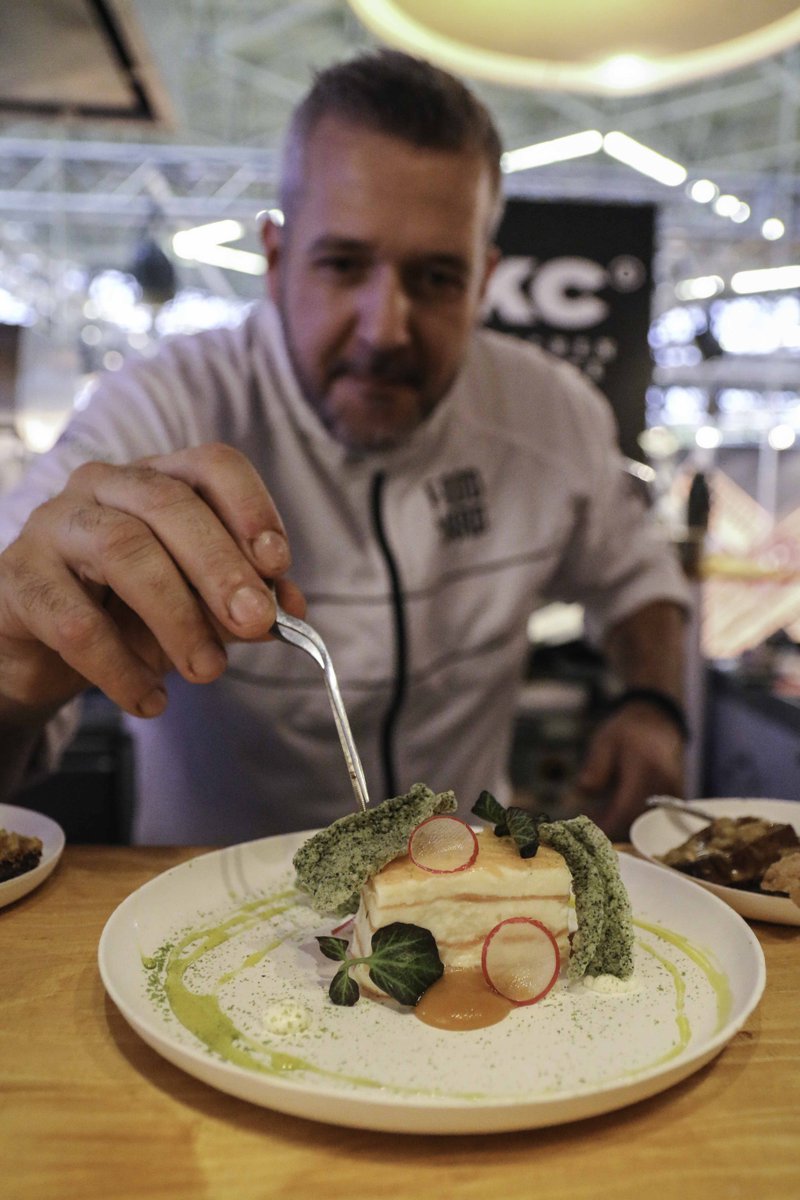 BidfoodNL's tweet photo. Heerlijke hapjes van @jordybidfood  van Jordy's Keuken: een mise-en-place concept waarmee u tijd bespaart. Bidfood zorgt voor ‘de keuken die voor je werkt’. https://t.co/n5ZisSBNRT #keukensupport #kitchencreate #bidfood #tijdbesparend #werkdrukverlagend @TechnoHoreca @LClaassens https://t.co/vmPHBmvg6f