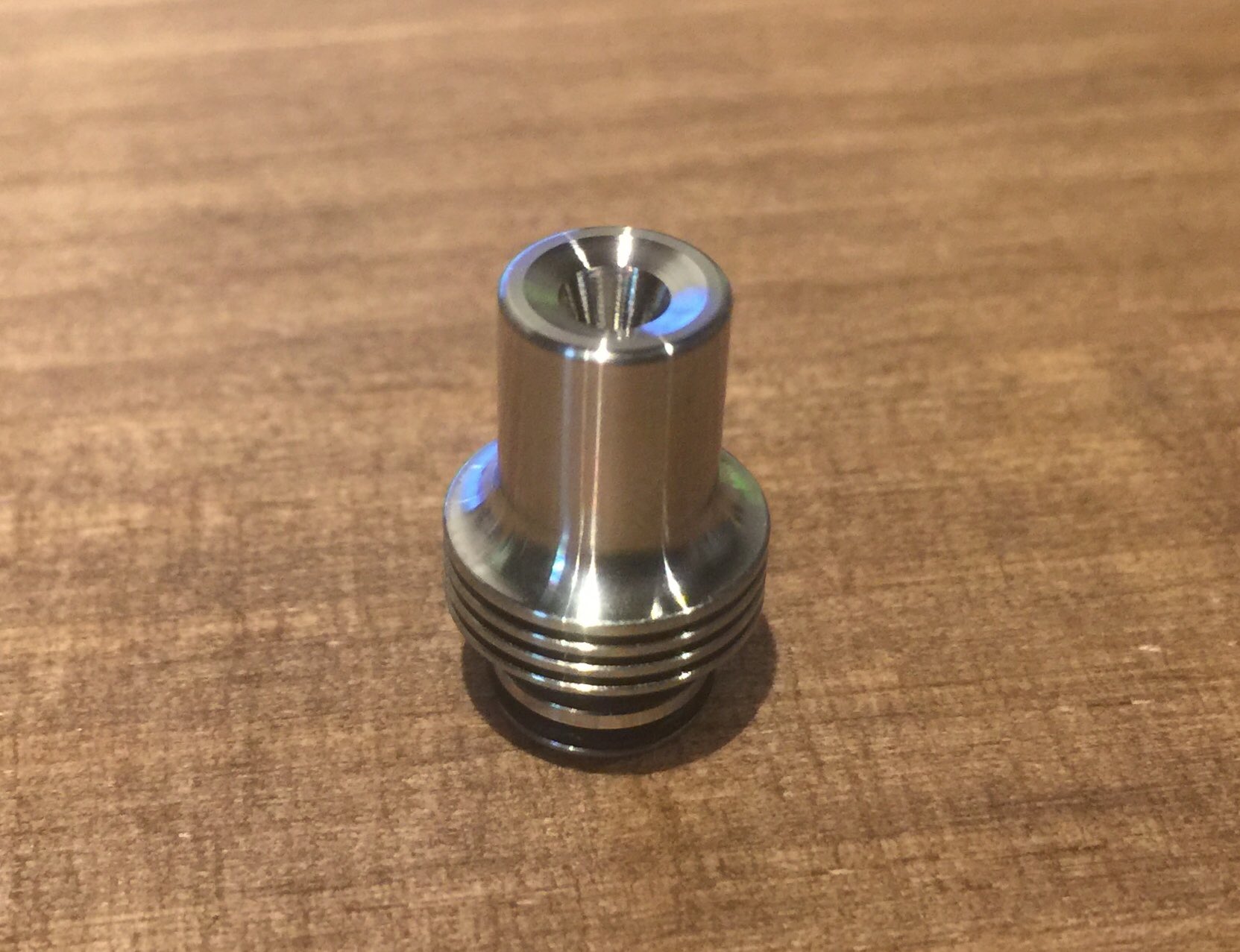 Vape Garage 豊橋 Vape Cbd Shop On Twitter オリジナルドリップチップ販売のお知らせ Akitindayon さん製作のオリジナルドリップチップを販売させていただいております 内径2mm 入口と出口にテーパー ヒートシンク 高抵抗 Mtl系のセットアップに向いてます