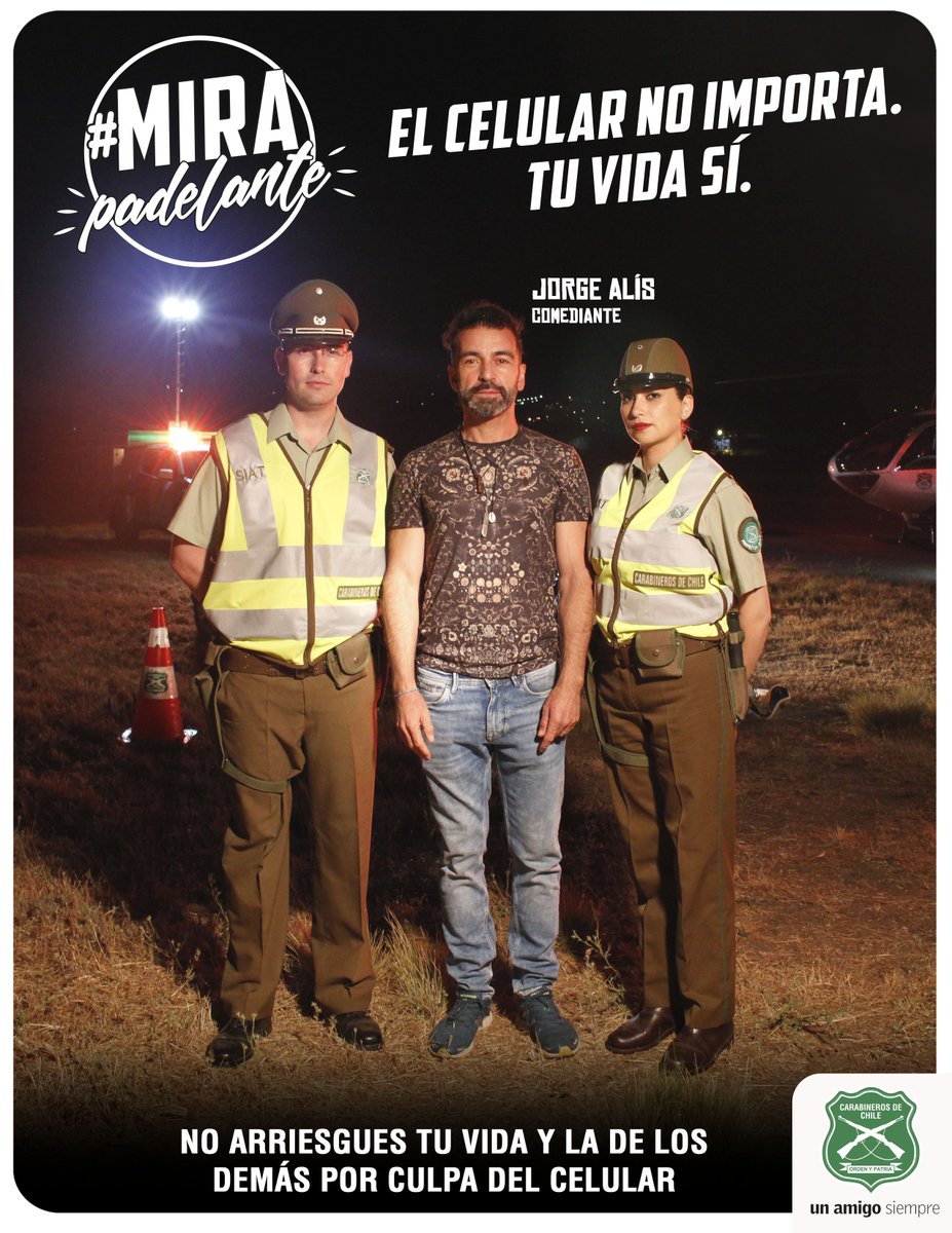 Carabdechile's tweet photo. No arriesgues tu vida y la de los demás por culpa del celular, es importante crear conciencia #mirapadelante  🚐🚌🚙🚕🚗 https://t.co/ESABjahDKz