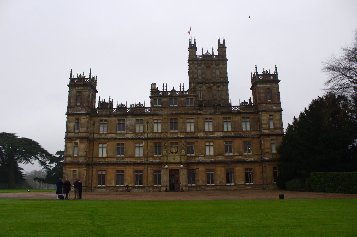 DHamamdjian's tweet photo. Nerd Alert. 🇨🇦 flag flies above Highclere Castle, aka #DowntonAbbey, ahead of a ceremony honouring the former man of the house, Lord Carnarvon, who along with Sir John A., stayed here while drafting parts of a little something called the BNA Act. #Canada150 https://t.co/pvhJx67WDs