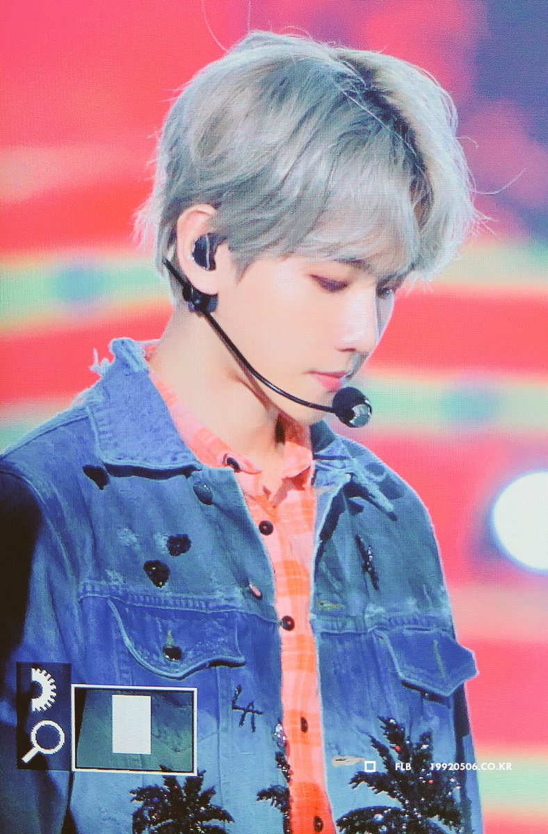 fuzzylittlebaby's tweet photo. 180111 GDA #백현 배켜니😭😭 https://t.co/ZKsjxqFVRa