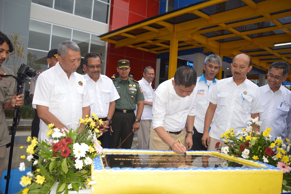 Bupati <a href="/Djoko_Arief/">Bupati&Wabup Blora</a> sore tadi hadir untuk mendampingi Menteri ESDM <a href="/jonan_ignasius/">Ignasius Jonan</a> dalam acara peresmian Gedung PEM STEM Akamigas <a href="/KementerianESDM/">Kementerian Energi dan Sumber Daya Mineral RI</a> di @KecamatanCepu cc <a href="/AriefRohman838/">Arief Wabup Blora</a> <a href="/bdnrmj/">Bondan</a> <a href="/ganjarpranowo/">Ganjar Pranowo</a> <a href="/alim_ngaliman/">TOKO IMAGE'S SERVICE PRINTER BLORA</a> <a href="/SatpolPPBlora/">Satpol PP Blora</a> @PKKBlora @DinkominfoBlora <a href="/Kodim0721/">Kodim 0721 Blora</a>