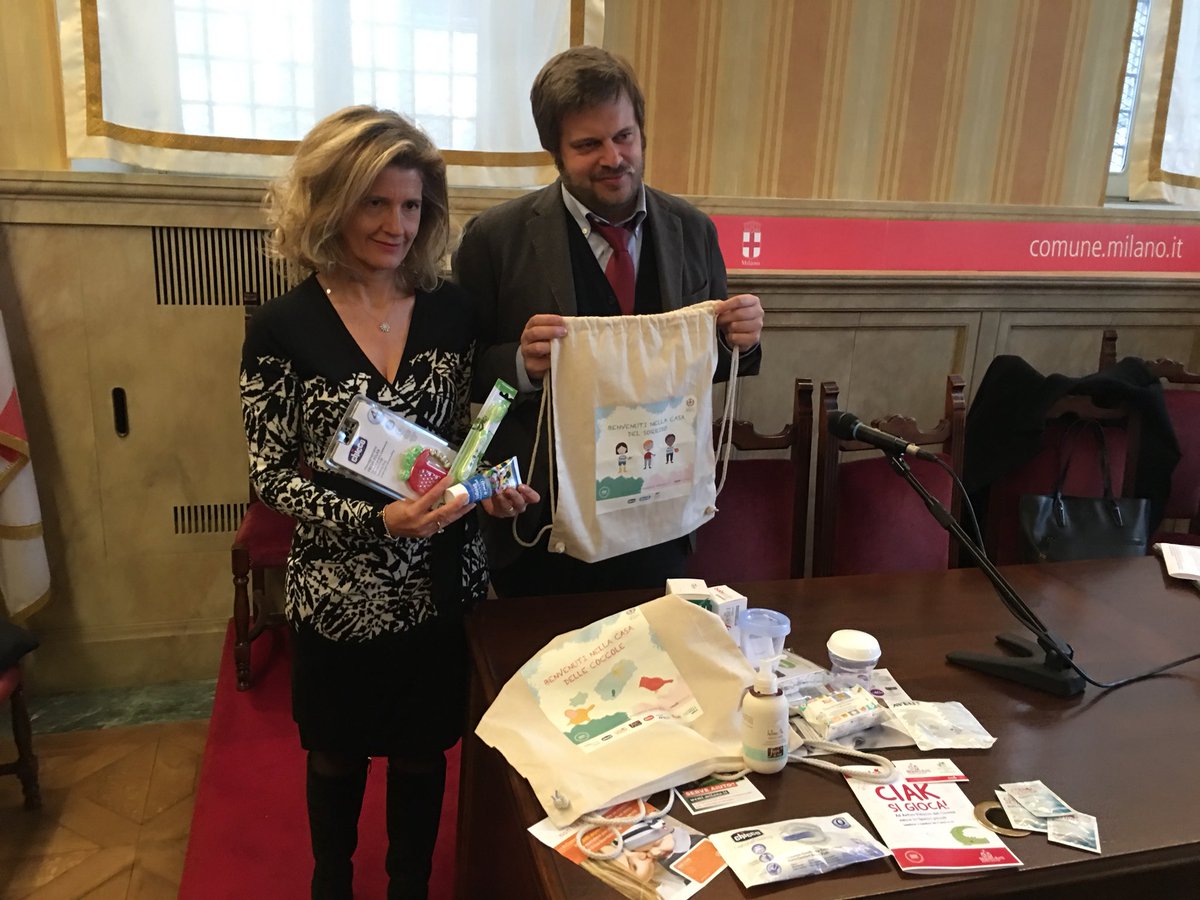 ComuneMI's tweet photo. Raddoppiano i kit di benvenuto per i nuovi nati a #Milano. Saranno due zainetti: l’uno con i prodotti per la cura del neonato e l’altro per l’igiene orale dei bambini. Saranno distribuiti nelle farmacie Lloyds. Progetto in collaborazione con Energie sociali Jesurum Lab https://t.co/PsbjqYae5c