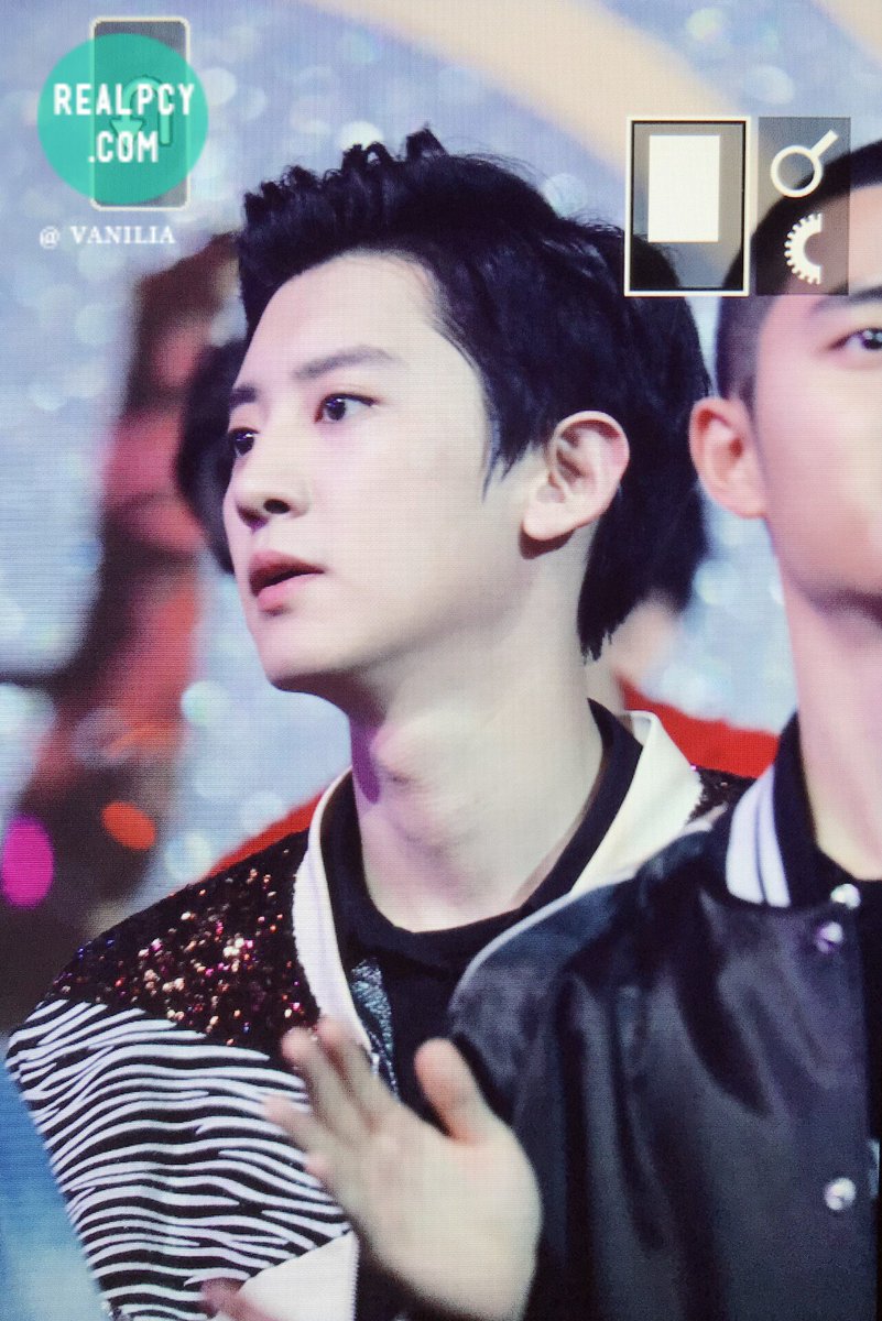 VANILIA1127's tweet photo. preview) 180111 GDA. 목이 길어 청순한 UNTOUCHABLE MAN #박찬열 #찬열 https://t.co/lpnFMqMycI