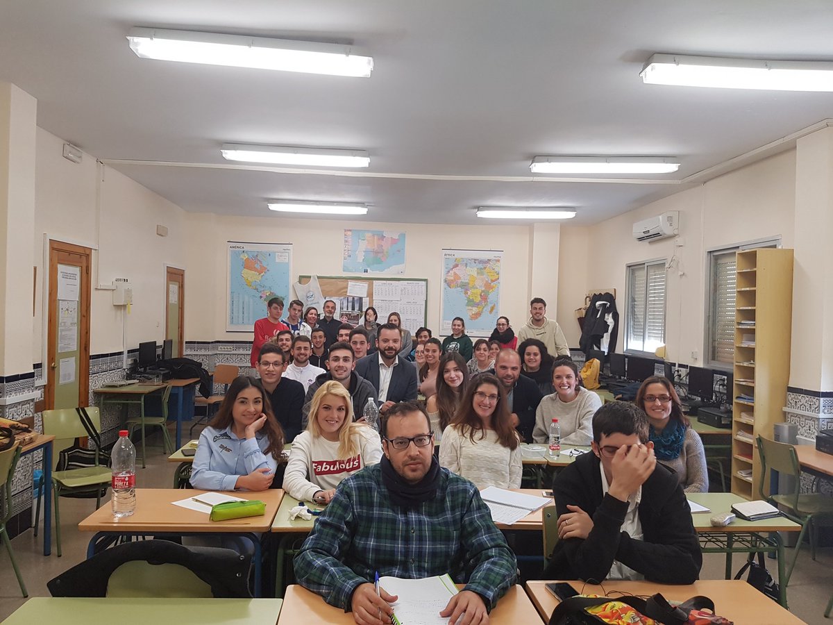 MarketTeacher's tweet photo. Fantástica experiencia #Formacion+Pasión con @SomosSanamar @jlafuentebresca @JMLanzaPV Maravillosa Masterclass #SanamarFP @FP_nra22 @FP_eel11 @cepmalagafp @luisa_fer_cej https://t.co/rB7uUHJ0cK