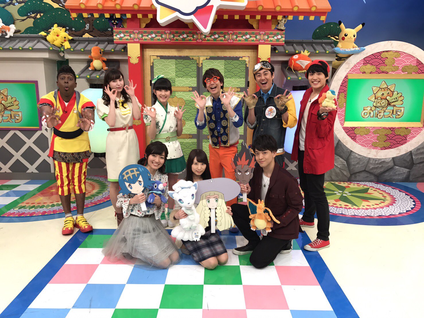 山本ひろし ロバート Sur Twitter 今日のおはスタは豪華な声優さんがゲスト ポケモンアニメ声優のカキの石川界人さん リーリエの真堂圭さん スイレンの菊池瞳さんでした 大興奮でファイアと抱き合ってしまった 山本ひろし ロバート Sur Twitter 今日のおはスタは豪華な声優さんがゲスト ポケモンアニメ声優のカキの石川界人さん リーリエの真堂圭さん スイレンの菊池瞳さんでした 大興奮でファイアと抱き合ってしまった