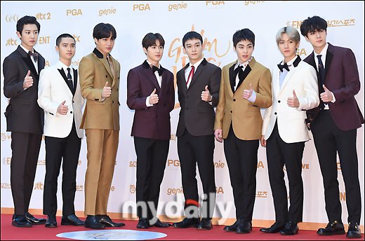 qtpiebyunbaek's tweet photo. KOREA TRENDS #EXO 

2. EXO, Congratulations on 4 awards 
4. EXO-Ls' favourite is EXO (Voting #) 
5. Diamond Ending (Baek solo frame) 
7. Hairband (Junmyeon styling)

#EXO @weareoneEXO #엑소 https://t.co/7iq1UF9PkP
