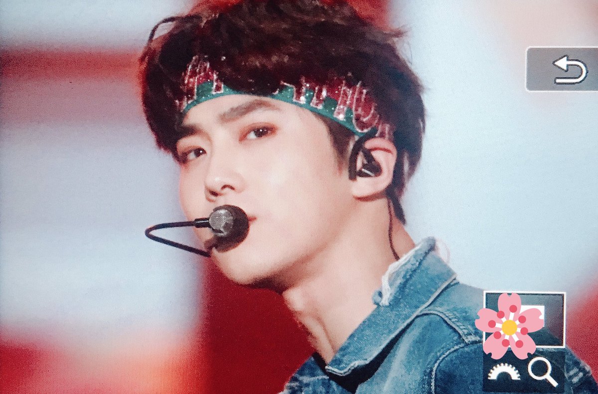 qtpiebyunbaek's tweet photo. KOREA TRENDS #EXO 

2. EXO, Congratulations on 4 awards 
4. EXO-Ls' favourite is EXO (Voting #) 
5. Diamond Ending (Baek solo frame) 
7. Hairband (Junmyeon styling)

#EXO @weareoneEXO #엑소 https://t.co/7iq1UF9PkP
