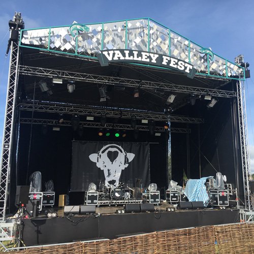 TarrenEventProd's tweet photo. Last August meant @LoveValleyFest for the Tarren Team. Thursday Throwback to the Main Stage looking lush in the sunshine during the set up. #getonmyland #throwbackthursday #tbt #eventsmade #eventprofs #eventproductionspecialists #tarren #tarrenproductionltd https://t.co/5a0cvuUxgg
