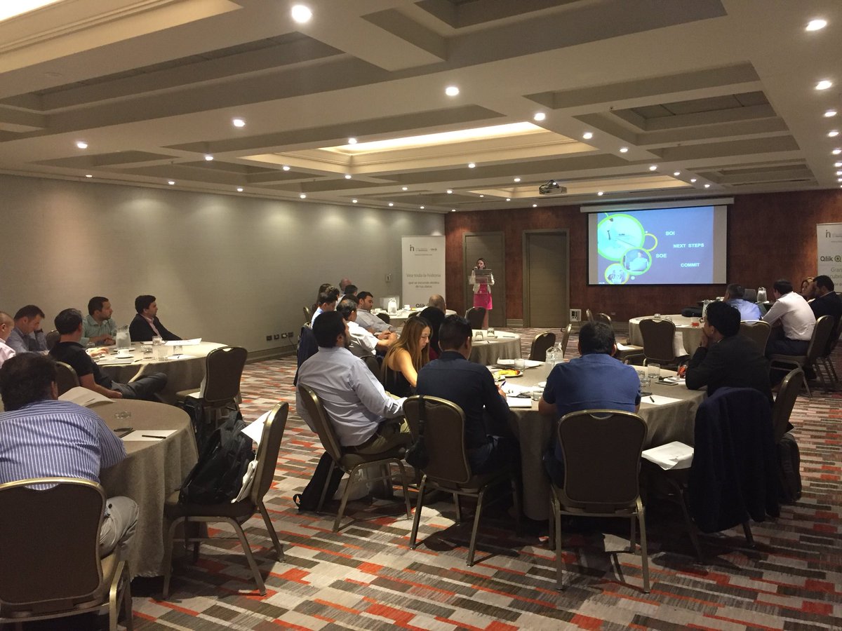 INSA_Chile's tweet photo. @carol_ibaceta dando el puntapié inicial del evento de #partnersINSA #PartnerKickOff2018 en Hotel Intercontinental. https://t.co/DeizENcrma
