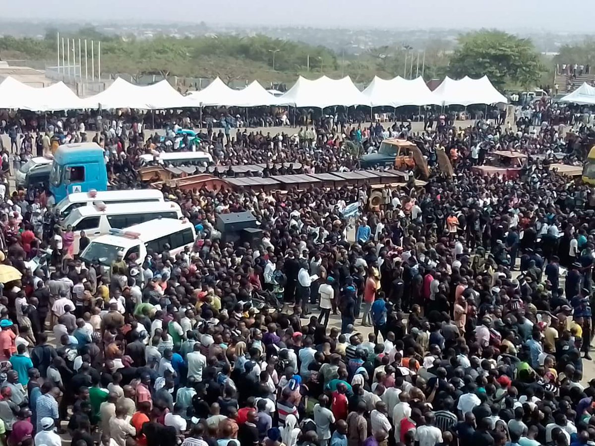 DrAnenga's tweet photo. Benue mourns as 73 victims massacred by Fulani herdsmen are set for mass burial. 
Thank you @MBuhari https://t.co/lBNfEhkXzH