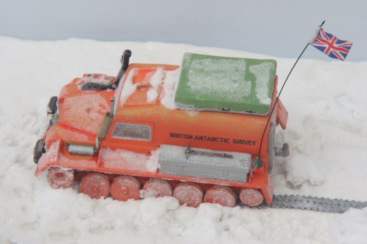 hws5mp's tweet photo. @Airfix Airfix/JB Landrover converted to a British Antarctic Survey 'Trackrover' (Scorpion tracks), as seen in a famous sketch from the comedy series Percy Boa's Frying Circuits...π The RAC Landrover is an Oxford diecast.
#whatifmodelling #scalemodels
@fredthefoot https://t.co/uWPrcE9wUv