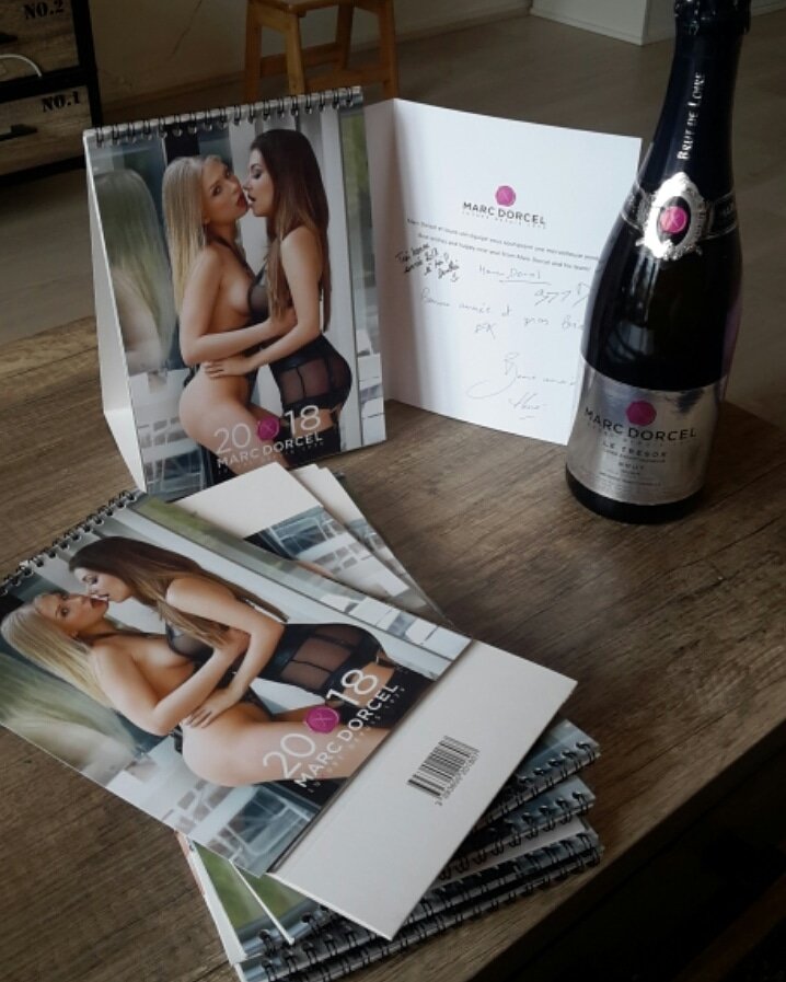 Thanks @dorcel for the present ☺ 🎁.Happy new year too 😚 https://t.co/fOaeIeETpq