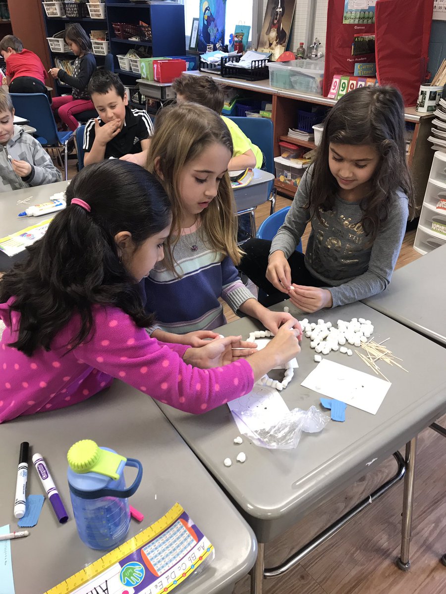 momofboysNandE's tweet photo. STEM project. Building igloos #BrunswickPRIDE #towslee https://t.co/OHP2PfcFhD