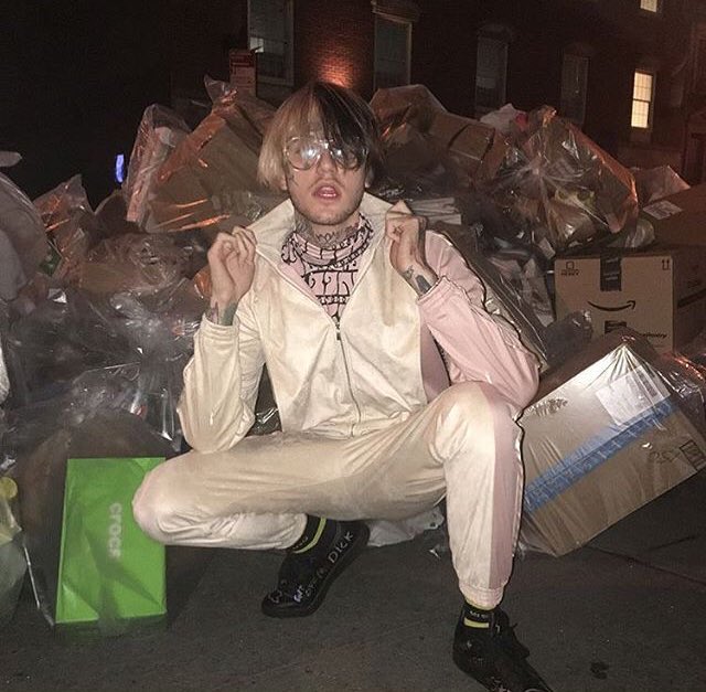 lilpeepdaily's tweet photo. Who’s excited for Spotlight tonight? 🌟💔 https://t.co/BYjRZYVQb9