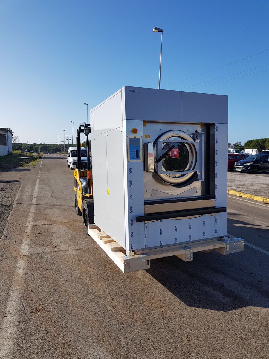 LagainSAT's tweet photo. ¡Comenzamos el montaje de lavandería en la Base Naval de Rota!
¡Muy pronto estará en funcionamiento! #Lagain #ElectroluxProfesional @ElectroluxProES https://t.co/d6JZRn6h0H