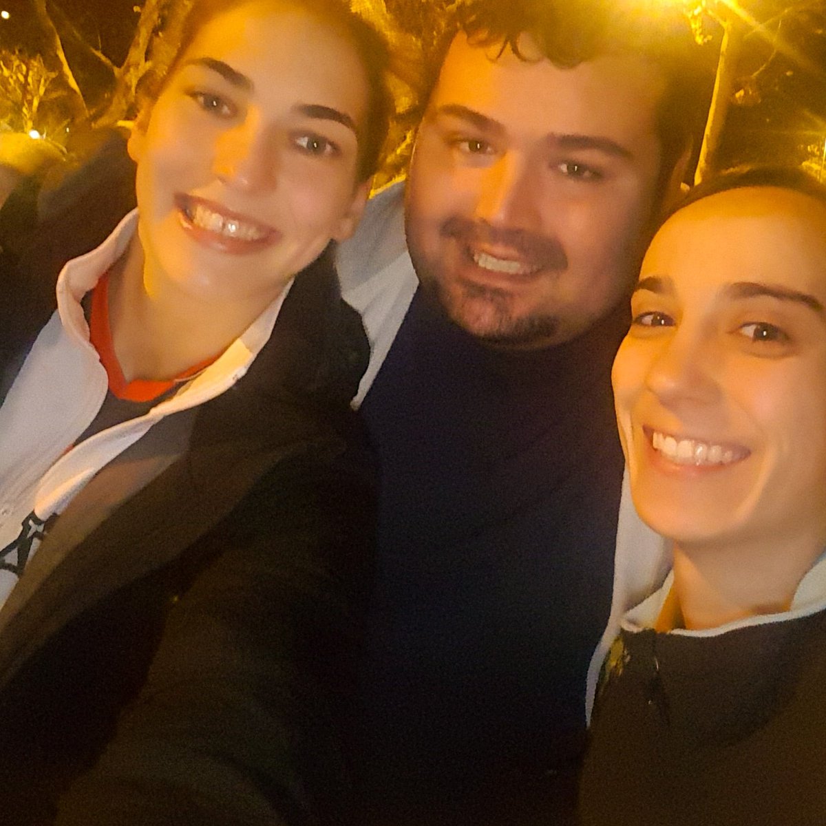 Rudi_Girona's tweet photo. Molt d' apreci a la Roso Buch i la Laura Roig!
Molta sort Uni Girona avui contra a Olympiakos 🏀💪
A treure tota la màgia a pista que ens teniu acostumats.
#somhiuni #fontajau #totsanimar #eurocup #jugons #jefa #capitana https://t.co/cfqxEoXZyI