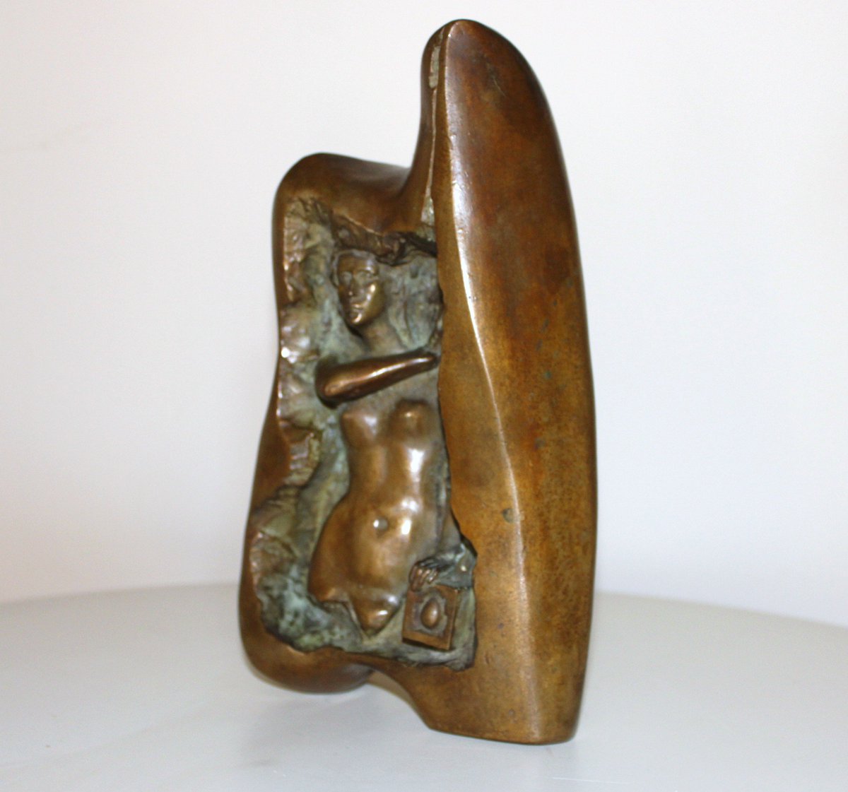 AllWeArt's tweet photo. More
Cette pièce en #bronze a été creé circa 1990 par Jorge Brito sur commande  de la @MonnaiedeParis Il n'apparaît pas dans le catalogue. Son tirage n'est pas connue. Le prix n'est pas connu. Nous apprécions les informations qui peuvent nous guider. @Sothebys @Drouot https://t.co/0R37ROj6Yr
