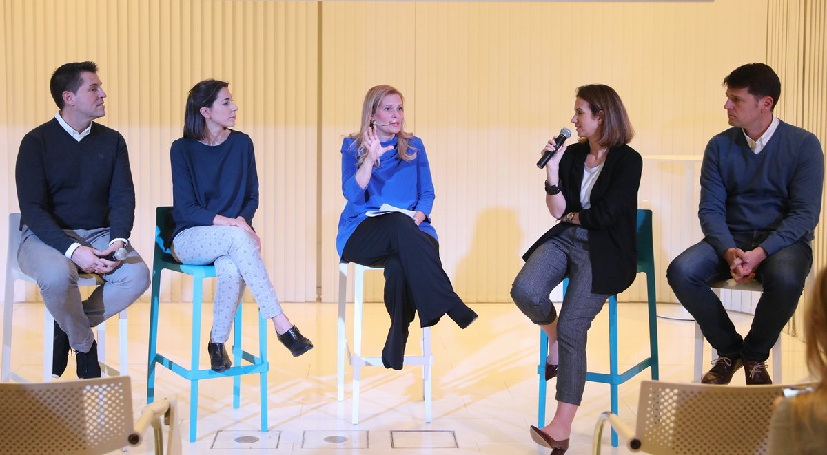 Paloma Blanc <a href="/7katiuskas/">7 pares de katiuskas</a> presenta una mesa redonda sobre herramientas tecnológicas útiles para los padres #BBVABabyPlanner