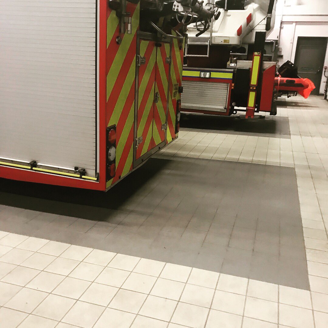 LongtownDetACF's tweet photo. Last Night the Detachment held its first parade night of 2018 at Carlisle East Fire Station along with Brampton Det. The cadets conducted Heartstart first aid and had a tour of the Fire Station, vehicles and equipment. Thank you @CumbriaFire for hosting us. https://t.co/PIWPozaWeR