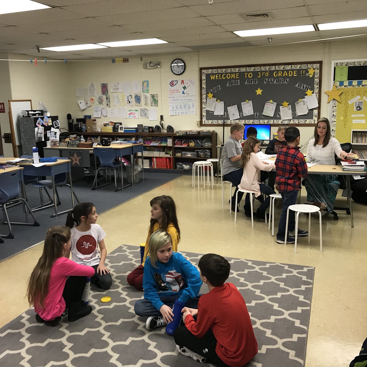 smcps_DepSup's tweet photo. Mrs. Quattlebaum had her 3rd graders in small group rotations during math today at Dent. #excellentinstruction https://t.co/03niqAMlEc