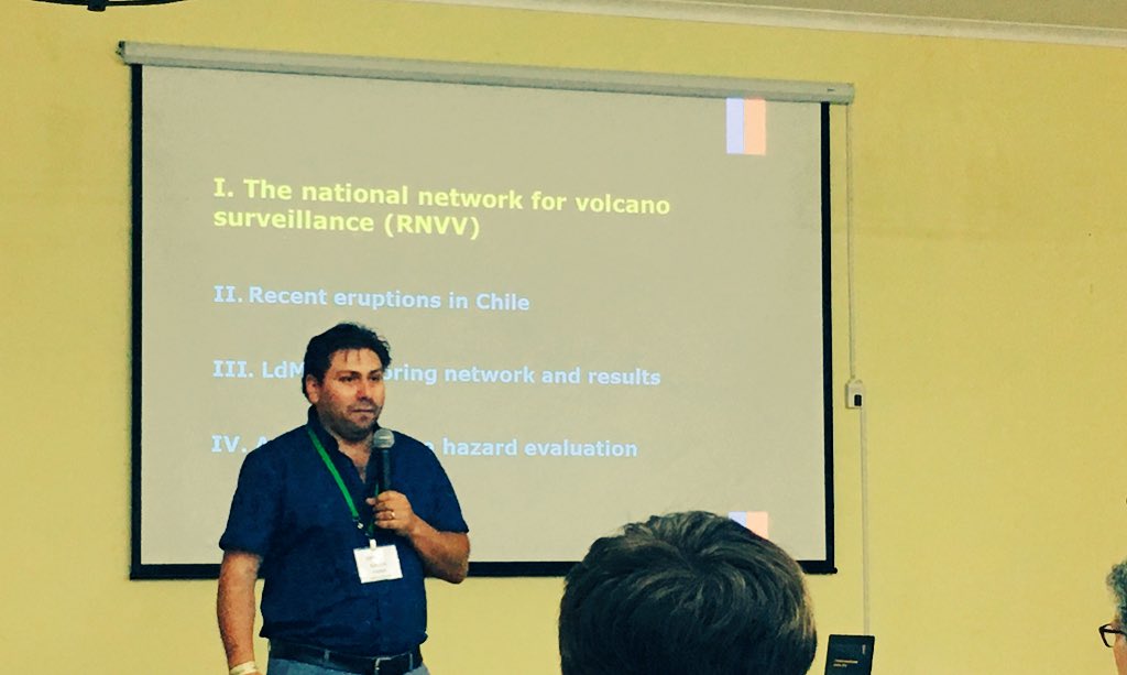 volcano_katy's tweet photo. Hearing about Chilean volcanic hazards and monitoring from Alvaro Amigo of SERNAGEOMIN at the #ChapmanConference #silicicsystems https://t.co/ZmH8ShEqnk