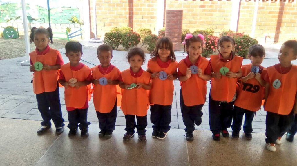 adi_f16's tweet photo. Preescolar Miguel Ache G regresa a clase con juegos tradicionales🏃🏃 #valenciatequiero @Alemarvez10 @alc_valencia @Diosa1Escalona https://t.co/A1PYTRqAVv