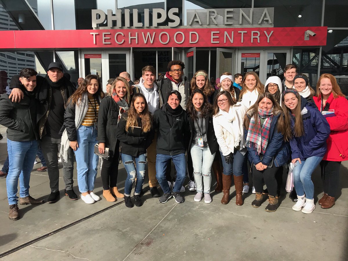 BayHopeStudents's tweet photo. #ThrowbackThursday to just a week and a half ago when a crew of just over 20 high school seniors and college freshmen went to Passion! #CollideBHC #BayHopeChurch https://t.co/c5aFLHsdqb