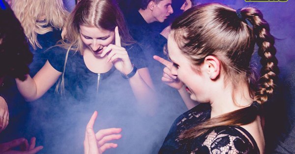 koeln_de's tweet photo. Hier könnt ihr am #Wochenende die Tanzfläche stürmen! Das sind unsere #Partytipps: https://t.co/GGt3S3ZdfJ https://t.co/wGleDMP5io